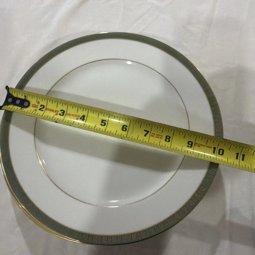 Tradition Fine China By Apollo. 4 Dinner‎ Plates set . Never Used. Display Only.